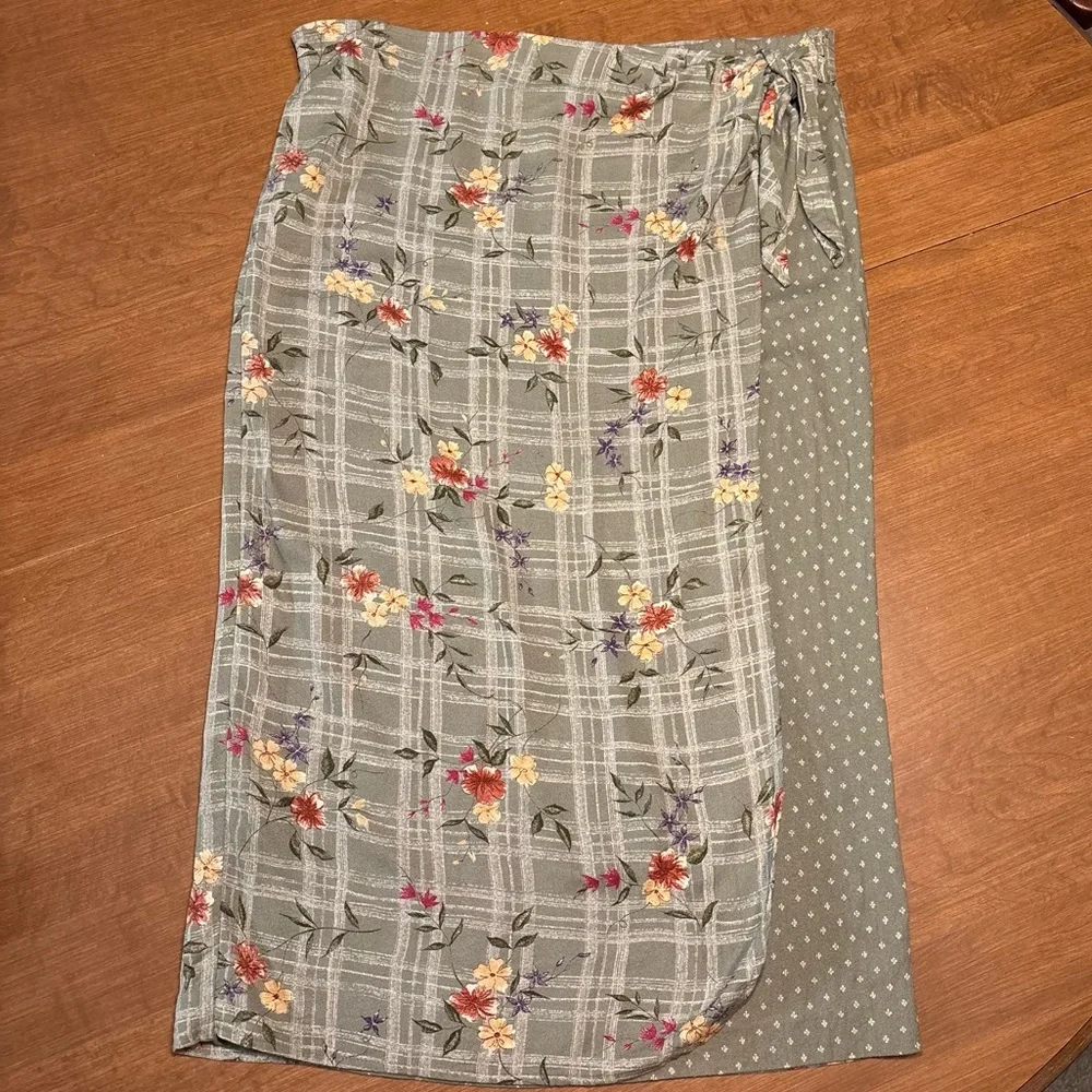 90s wrap skirt, floral and plaid size small - Picture 2 of 9